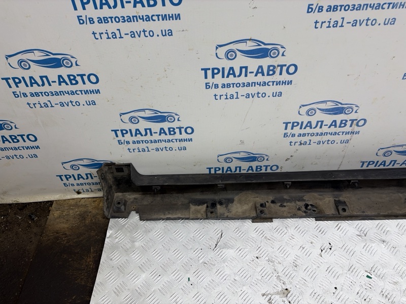 Накладка порога внешняя правая X-Trail 2014-2021 T32 1.6 diesel R9M Накладка порога внешняя правая X-Trail 2014-2021 T32 1.6 diesel R9M