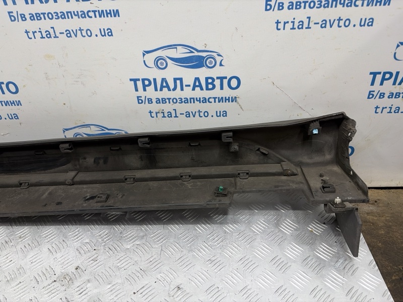 Накладка порога внешняя правая Tucson 2015-2021 TL 1.7 diesel D4FD Накладка порога внешняя правая Tucson 2015-2021 TL 1.7 diesel D4FD