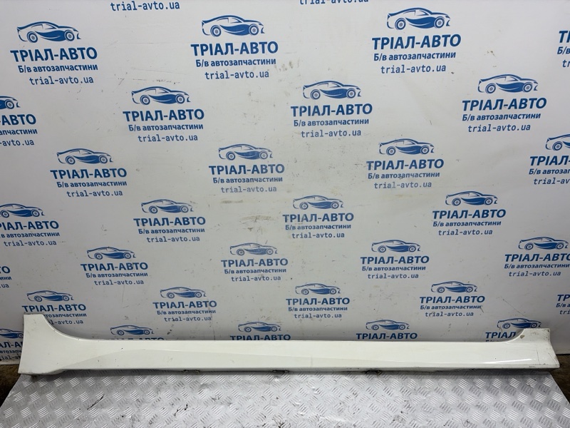 Запчасть накладка порога внешняя правая Nissan Leaf 2017- 768505SA1A Б/У Накладка порога внешняя правая Nissan Leaf 2017- 768505SA1A Б/У