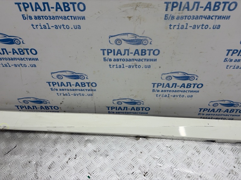 Накладка порога внешняя левая Nissan Leaf