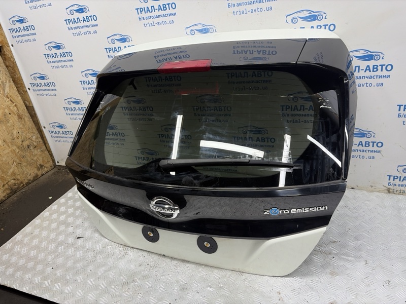 Крышка багажника Nissan Leaf Крышка багажника Nissan Leaf