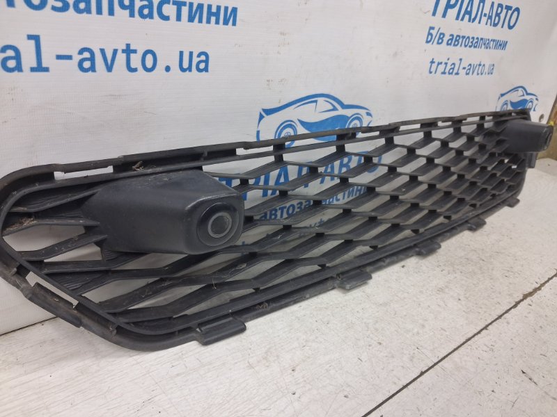 Решетка бампера центральная передняя Nissan X-Trail T32 1.6 diesel R9M Решетка бампера центральная передняя Nissan X-Trail T32 1.6 diesel R9M