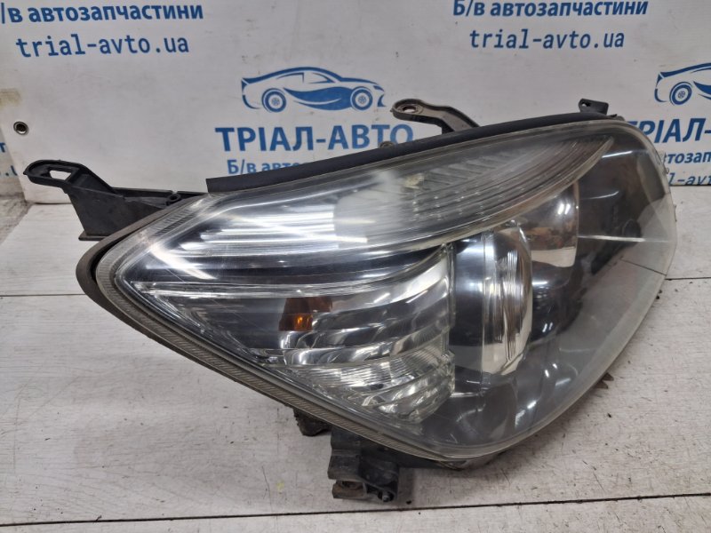 Фара правая Toyota RAV 4 A30 2.2 diesel 2ADFHV