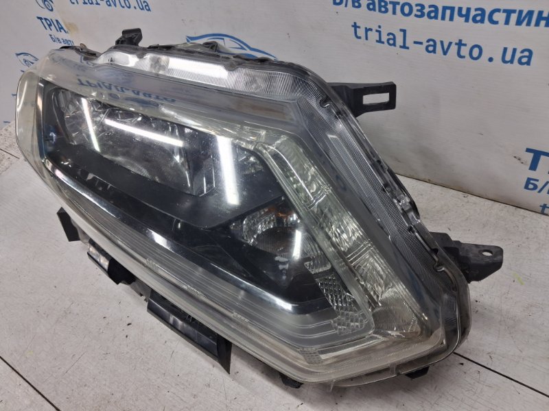 Фара правая X-Trail 2014-2021 T32 1.6 diesel R9M Фара правая X-Trail 2014-2021 T32 1.6 diesel R9M