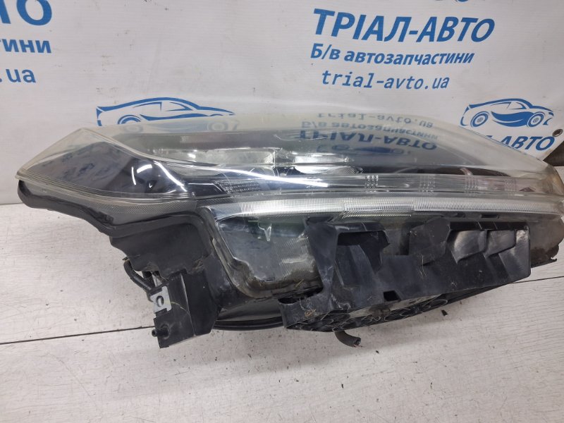 Фара правая X-Trail 2014-2021 T32 1.6 diesel R9M Фара правая X-Trail 2014-2021 T32 1.6 diesel R9M