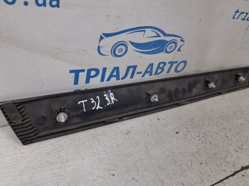 Накладка двери задняя правая X-Trail 2014-2021 T32 1.6 diesel R9M