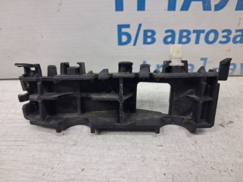 Запчасть кронштейн бампера передний правый Hyundai Tucson 2015-2021 TL 1.7 diesel D4FD Б/У Кронштейн бампера передний правый Hyundai Tucson 2015-2021 TL 1.7 diesel D4FD Б/У