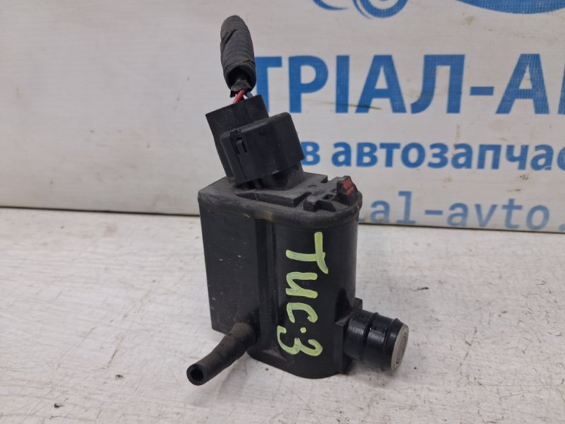 Запчасть насос омывателя стекла Hyundai Tucson 2015-2021 TL 1.7 diesel D4FD 985101W000 Б/У Насос омывателя стекла Hyundai Tucson 2015-2021 TL 1.7 diesel D4FD 985101W000 Б/У