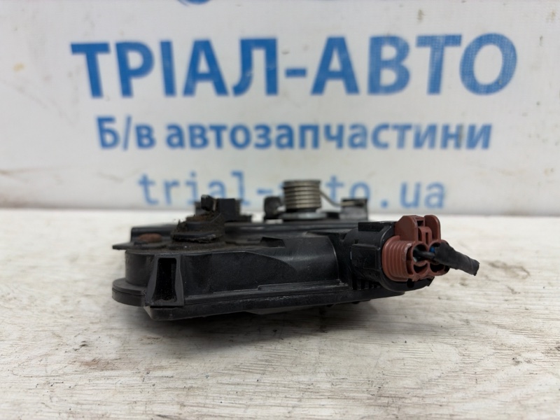 Замок лючка бака Nissan Leaf ZE1 Электро 230V 10A Замок лючка бака Nissan Leaf ZE1 Электро 230V 10A