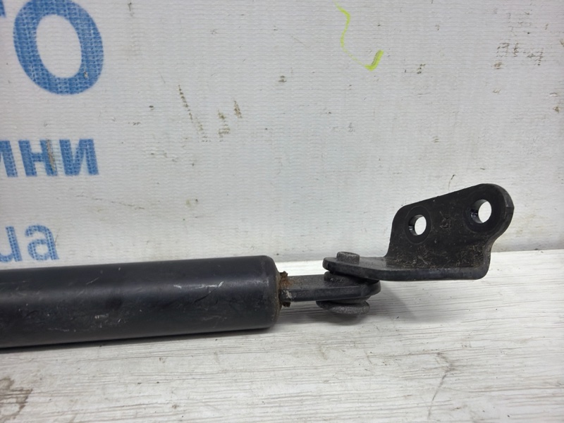 Амортизатор крышки багажника Mazda CX 5 KE 2.2 diesel Амортизатор крышки багажника Mazda CX 5 KE 2.2 diesel