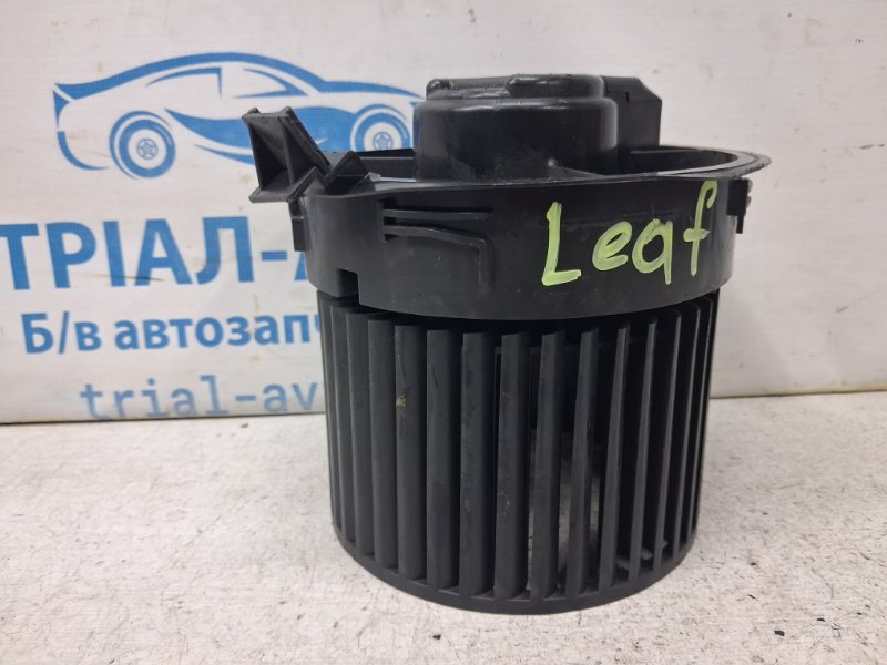 Моторчик печки Leaf 2017- ZE1 Электро 230V 10A Моторчик печки Leaf 2017- ZE1 Электро 230V 10A