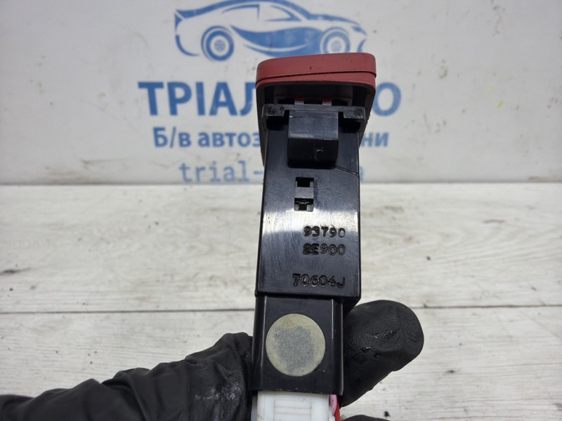 Кнопка аварийки Tucson 2004-2009 JM 2.0 diesel D4EA Кнопка аварийки Tucson 2004-2009 JM 2.0 diesel D4EA