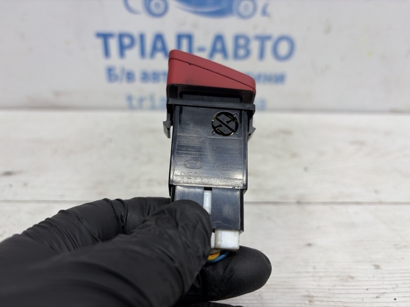 Кнопка аварийки Tucson 2004-2009 JM 2.0 diesel D4EA Кнопка аварийки Tucson 2004-2009 JM 2.0 diesel D4EA