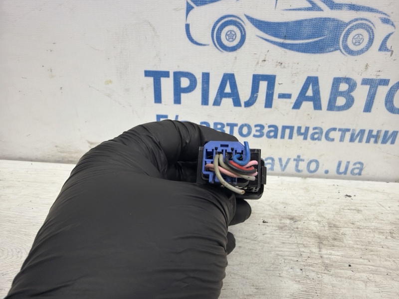 Кнопки управления Tucson 2004-2009 JM 2.0 diesel D4EA Кнопки управления Tucson 2004-2009 JM 2.0 diesel D4EA