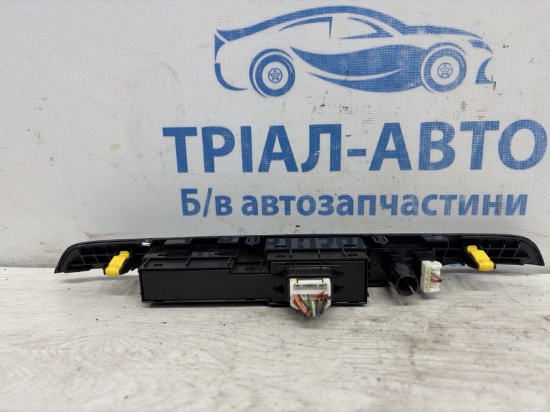 Кнопка аварийки Tucson 2015-2021 TL 1.7 diesel D4FD Кнопка аварийки Tucson 2015-2021 TL 1.7 diesel D4FD