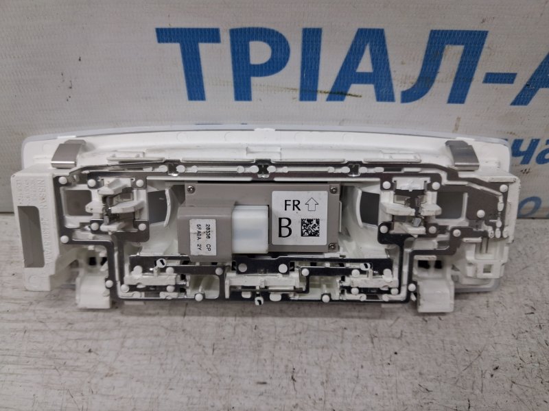 Плафон передний Leaf 2017- ZE1 Электро 230V 10A Плафон передний Leaf 2017- ZE1 Электро 230V 10A