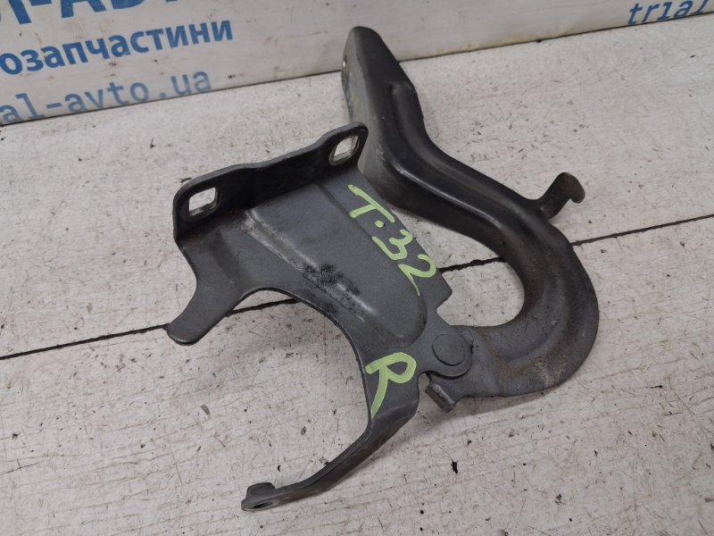 Петля капота правая X-Trail 2014-2021 T32 1.6 diesel R9M Петля капота правая X-Trail 2014-2021 T32 1.6 diesel R9M