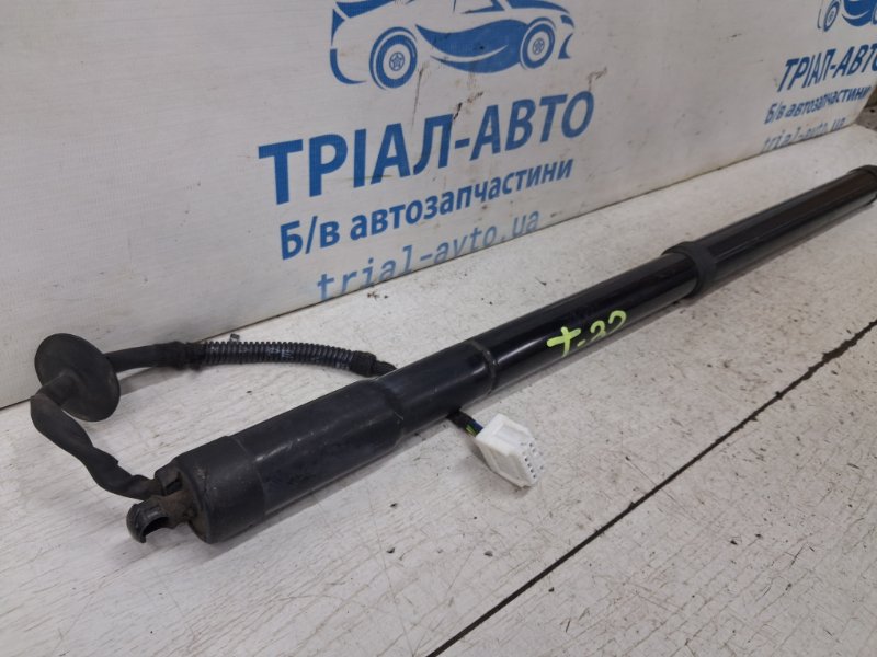 Амортизатор крышки багажника Nissan X-Trail T32 1.6 diesel R9M Амортизатор крышки багажника Nissan X-Trail T32 1.6 diesel R9M