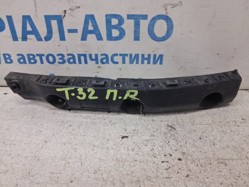 Запчасть кронштейн бампера передний правый Nissan X-Trail 2014-2021 T32 1.6 diesel R9M 622224CL0A Б/У Кронштейн бампера передний правый Nissan X-Trail 2014-2021 T32 1.6 diesel R9M 622224CL0A Б/У
