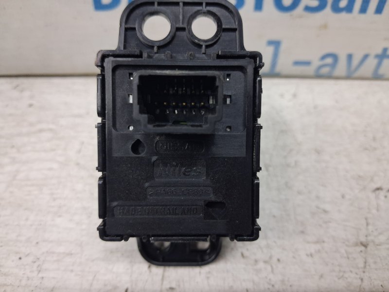 Кнопка ручника X-Trail 2014-2021 T32 1.6 diesel R9M Кнопка ручника X-Trail 2014-2021 T32 1.6 diesel R9M