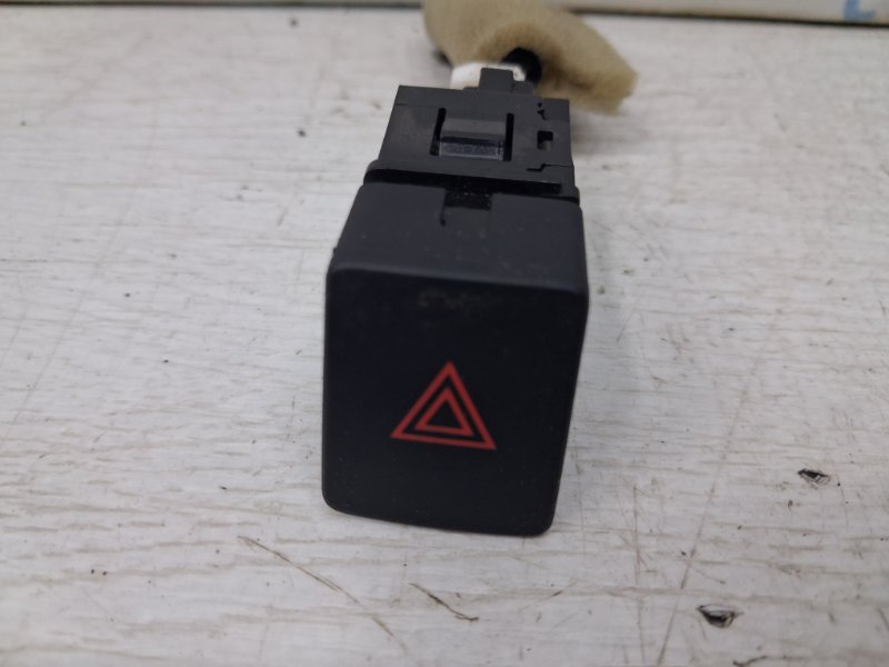 Запчасть кнопка аварийки Nissan X-Trail 2014-2021 T32 1.6 diesel R9M 252904BA0A Б/У Кнопка аварийки Nissan X-Trail 2014-2021 T32 1.6 diesel R9M 252904BA0A Б/У