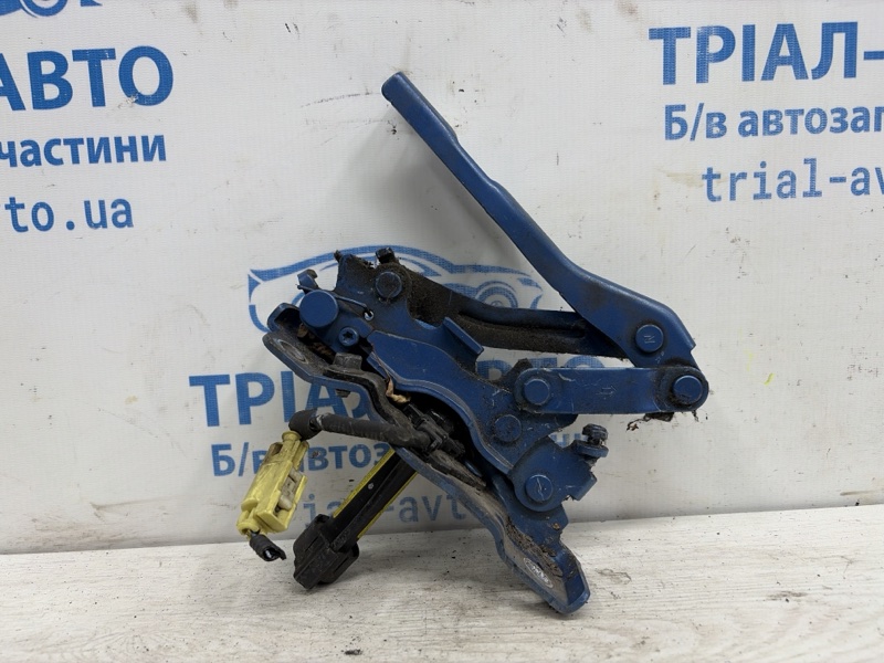Запчасть петля капота правая Hyundai Tucson 2015-2021 TL 1.7 diesel D4FD 79120-D7000 Б/У Петля капота правая Hyundai Tucson 2015-2021 TL 1.7 diesel D4FD 79120-D7000 Б/У