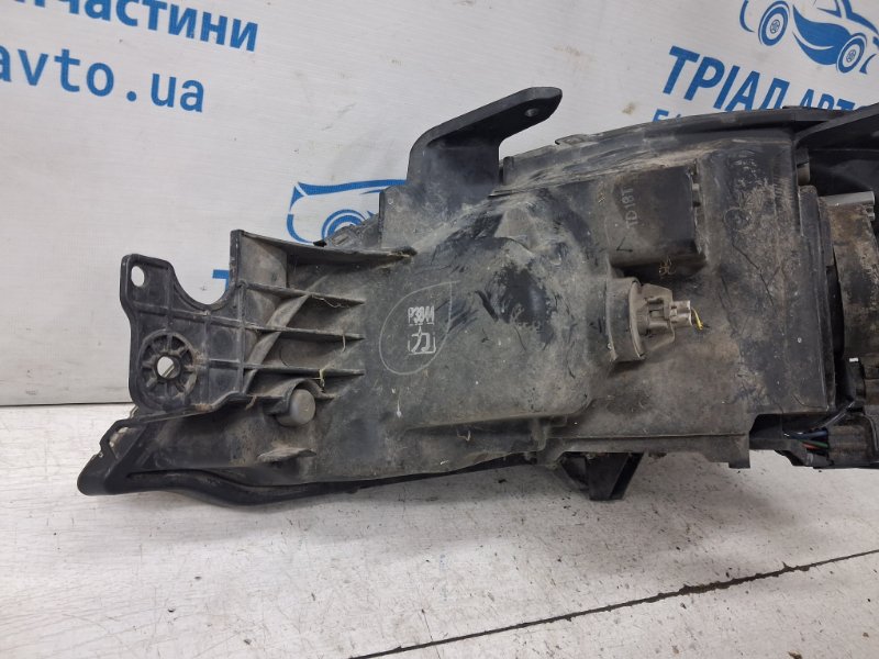 Фара правая Lancer 2003-2009 9 1.6 бензин 4G18