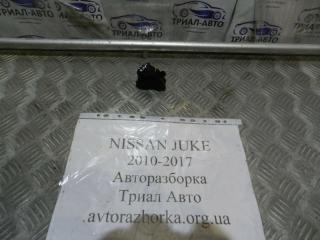 Кнопка стеклоподъемника Nissan Juke 2010-2019