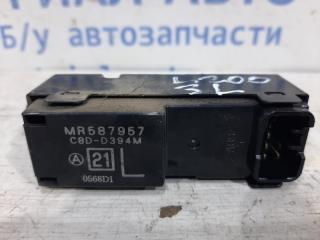 Кнопка стеклоподъемника Mitsubishi L200 KB 2.5 дизель 4D56U