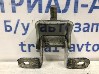 Петля крышки багажника Nissan Juke F15 1.6 turbo MR16DDT Петля крышки багажника Nissan Juke F15 1.6 turbo MR16DDT
