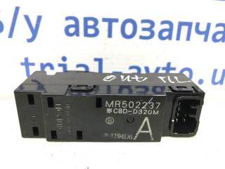 Кнопка стеклоподъемника Mitsubishi Outlander CU 2.4 бензин 4G69 Кнопка стеклоподъемника Mitsubishi Outlander CU 2.4 бензин 4G69