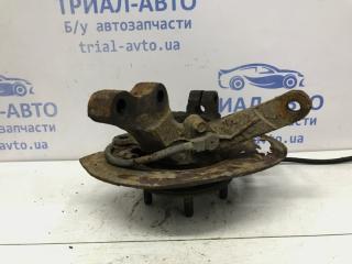 Кулак поворотный левый со ступицей Outlander 2003-2006 cu 2.4 бензин 4G69