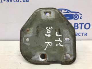 Кронштейн усилителя заднего бампера правый Nissan Qashqai J11 1.5 Diesel K9K