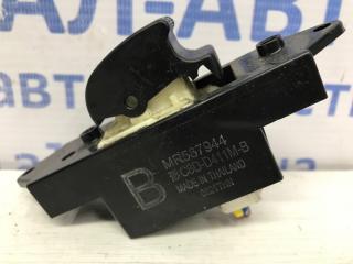 Кнопка стеклоподъемника Mitsubishi Outlander XL 2.2 diesel 4N14 Кнопка стеклоподъемника Mitsubishi Outlander XL 2.2 diesel 4N14
