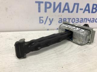Ограничитель двери передний правый Chevrolet Cruze J300 1.8 Ограничитель двери передний правый Chevrolet Cruze J300 1.8