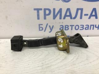 Ограничитель двери передний правый Mitsubishi Lancer 2003-2009