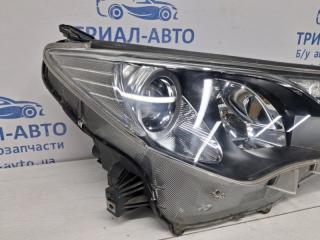 Фара правая галоген Toyota RAV 4 A40 2.2 diesel 2ADFTV Фара правая галоген Toyota RAV 4 A40 2.2 diesel 2ADFTV