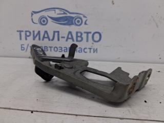 Петля капота правая Toyota RAV 4 A40 2.2 diesel 2ADFTV Петля капота правая Toyota RAV 4 A40 2.2 diesel 2ADFTV