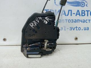 Замок двери задний правый Toyota RAV 4 2005-2016