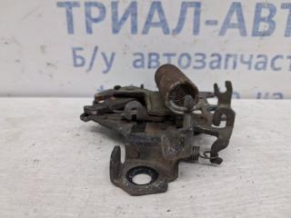 Замок крышки багажника Toyota RAV 4 A30 2.0 бензин 1AZFE Замок крышки багажника Toyota RAV 4 A30 2.0 бензин 1AZFE