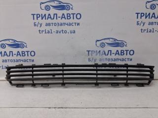 Решетка бампера центральная Toyota Avensis 2002-2010
