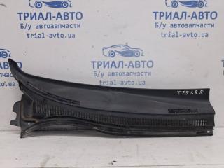 Дефлектор дворников правый Toyota Avensis 2002-2010