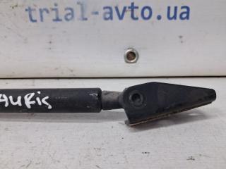 Амортизатор крышки багажника Auris 2006-2012 E150 1.6 бензин 1ZRFAE
