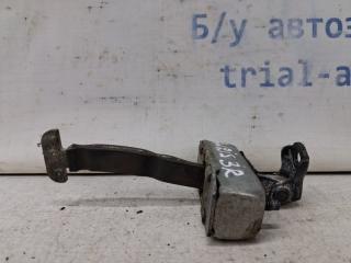 Ограничитель двери задний правый Toyota Auris 2006-2012