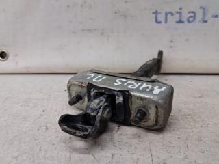 Ограничитель двери передний левый Auris 2006-2012 E150 1.6 бензин 1ZRFAE