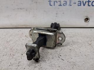 Ограничитель двери передний правый Nissan Qashqai J10 2.0 Бензин MR20DE