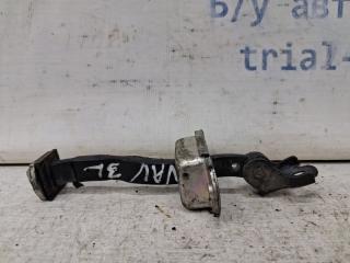 Фото запчасти ограничитель двери задний левый Nissan Navara 2004-2015 Б/У запчасть Запчасть ограничитель двери задний левый Nissan Navara 2004-2015