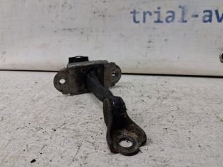 Ограничитель двери передний левый Navara 2004-2015 D40 2.5 Diesel YD25DDTI