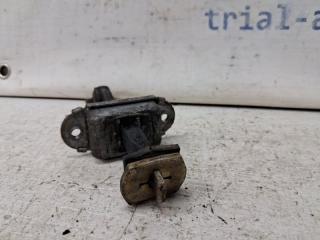 Ограничитель двери передний левый Nissan Navara D40 2.5 Diesel YD25DDTI