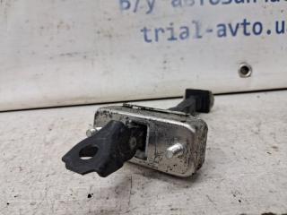 Ограничитель двери передний правый Q50 2013- V37 2.2 diesel OM651